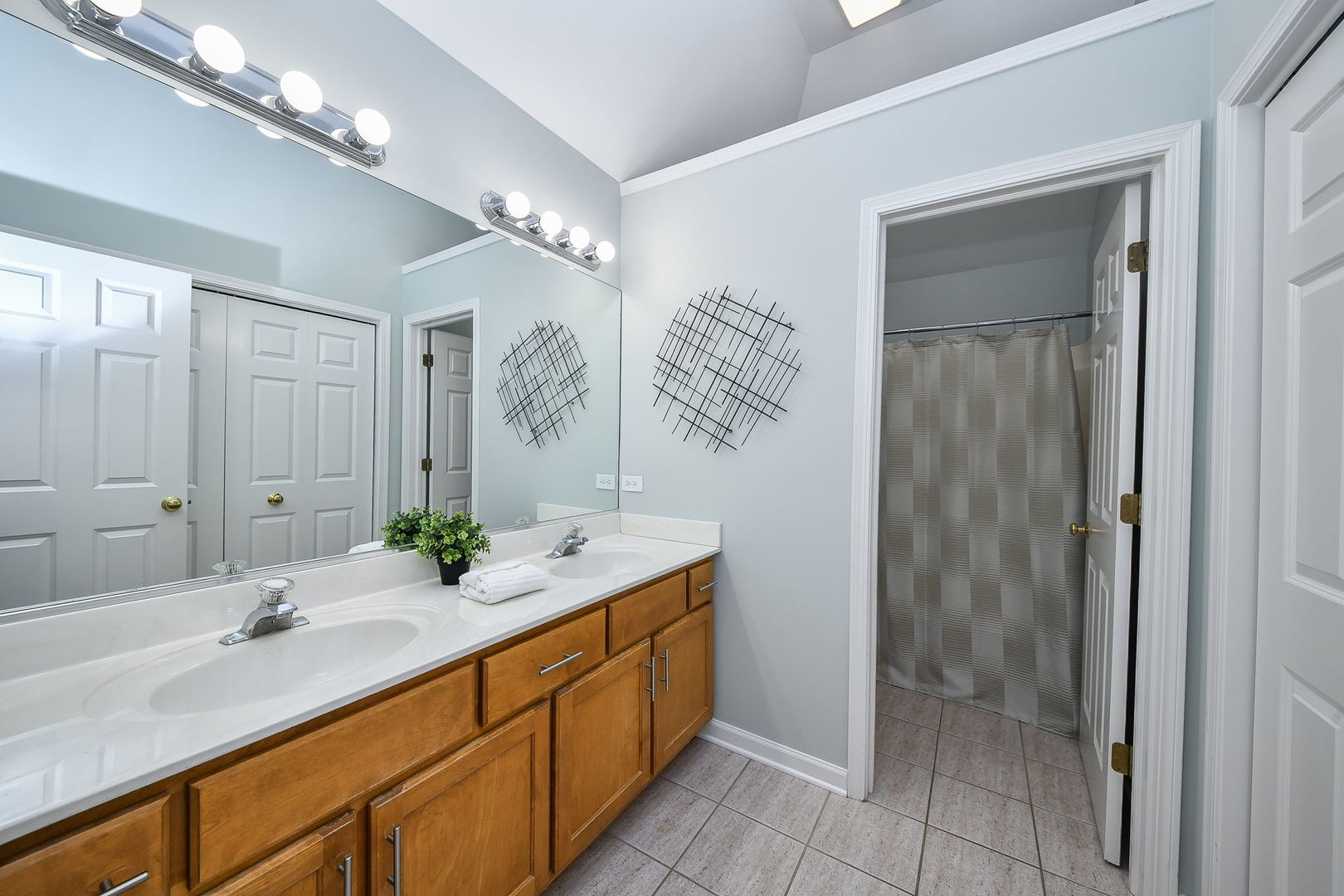 640 Kendridge Court, Aurora, IL 60502