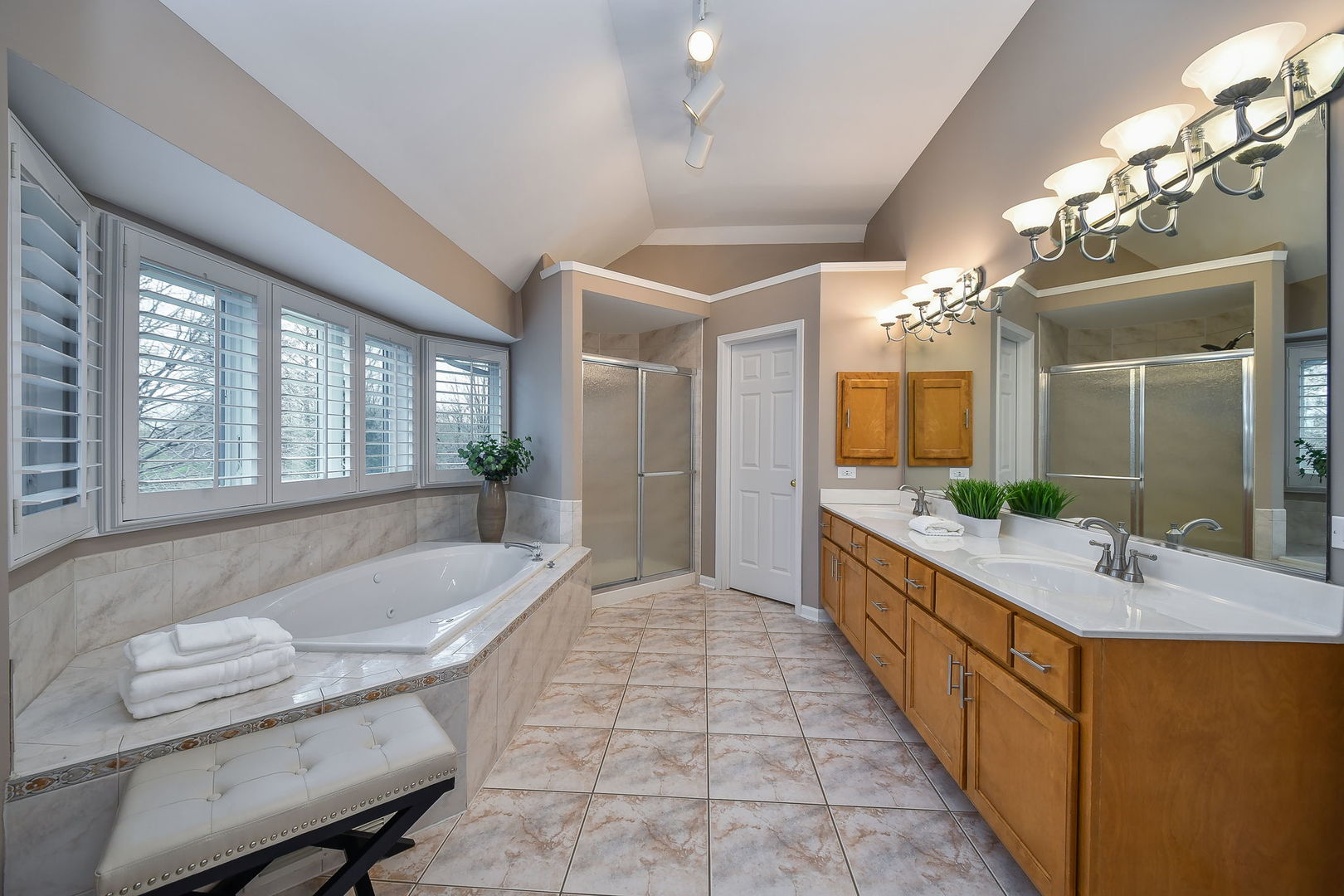 640 Kendridge Court, Aurora, IL 60502