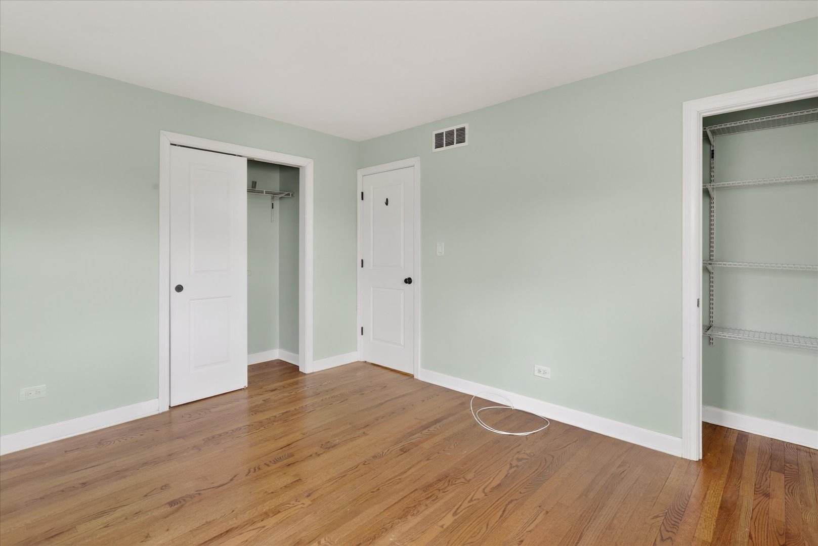 5635 Alabama Avenue, Clarendon Hills, IL 60514