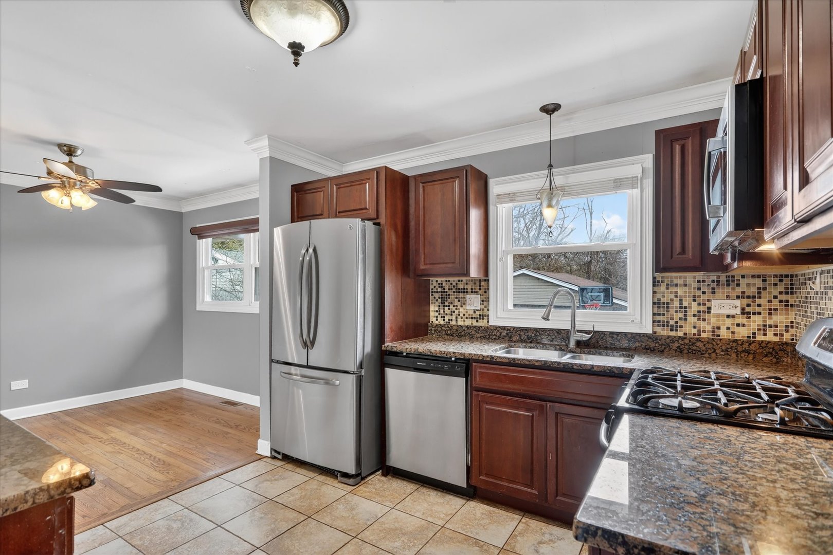 5635 Alabama Avenue, Clarendon Hills, IL 60514