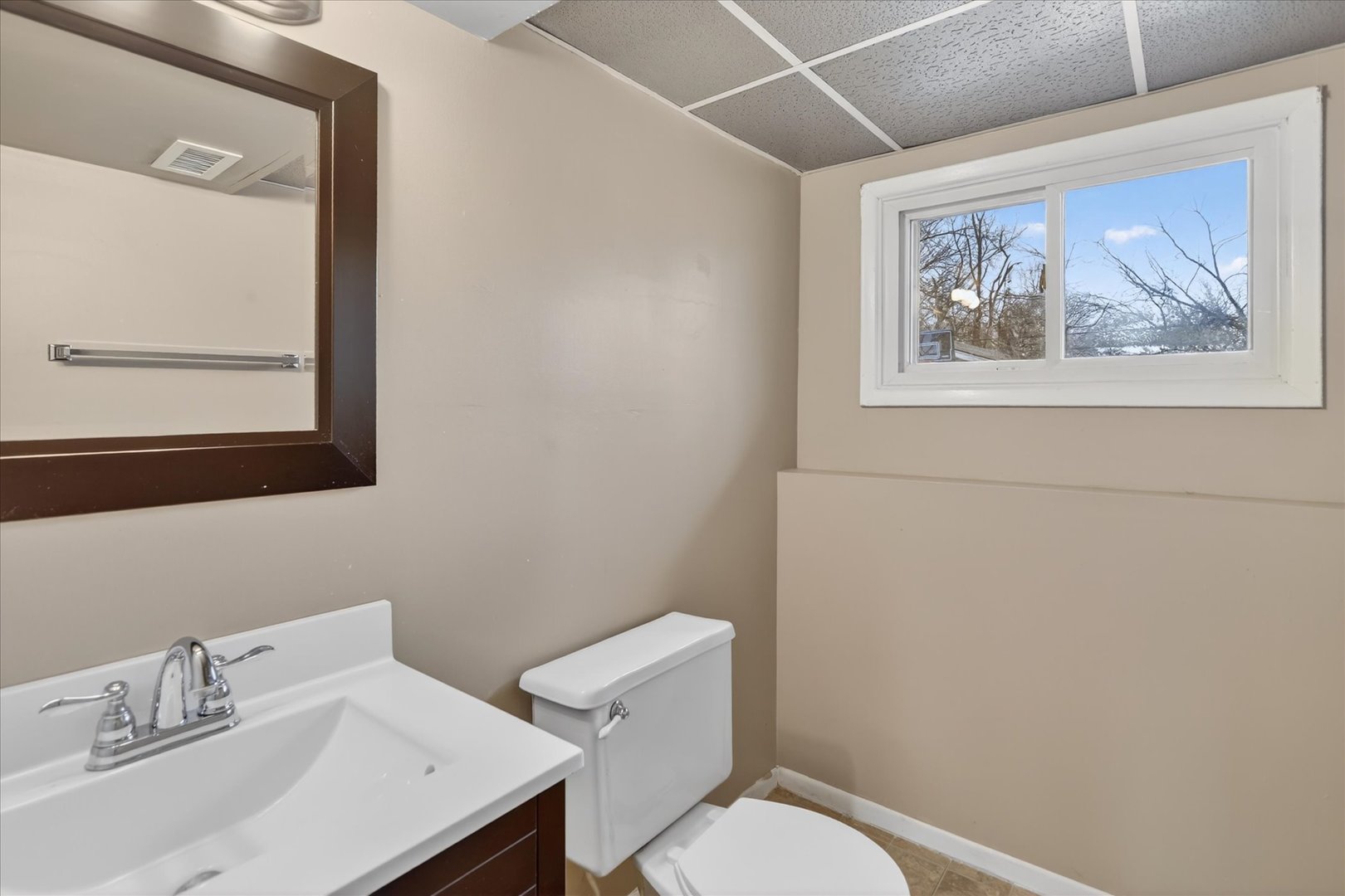 5635 Alabama Avenue, Clarendon Hills, IL 60514