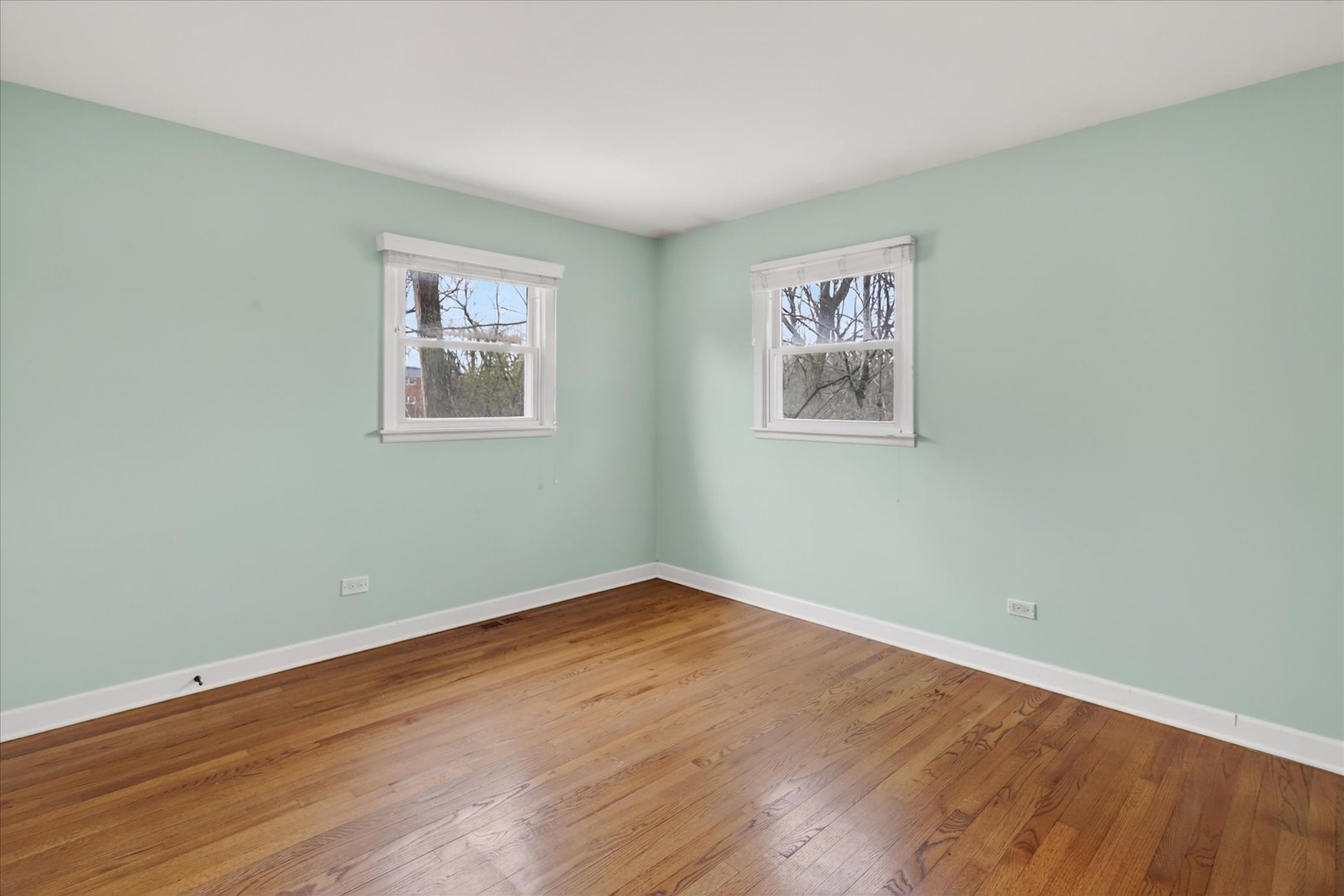 5635 Alabama Avenue, Clarendon Hills, IL 60514