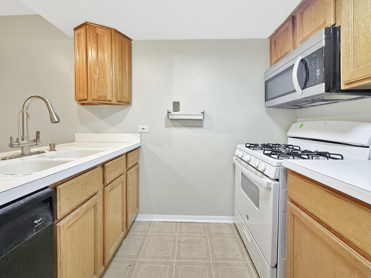 1978 KENILWORTH Circle #H, Hoffman Estates, IL 60169