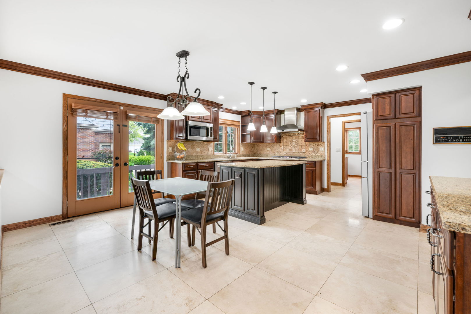 910 Red Fox Lane, Oak Brook, IL 60523