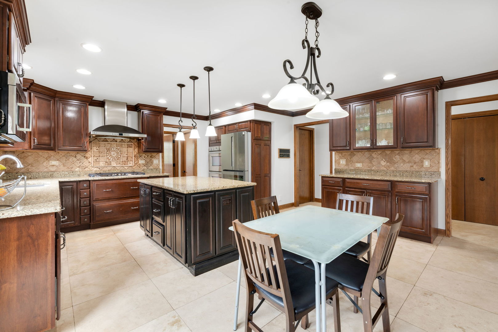 910 Red Fox Lane, Oak Brook, IL 60523