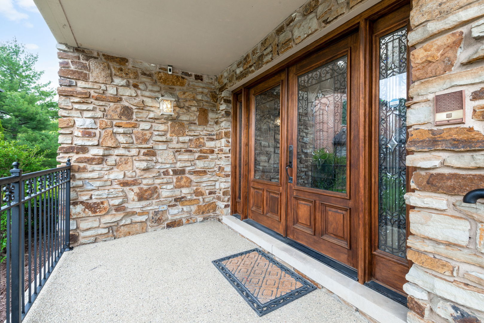 910 Red Fox Lane, Oak Brook, IL 60523