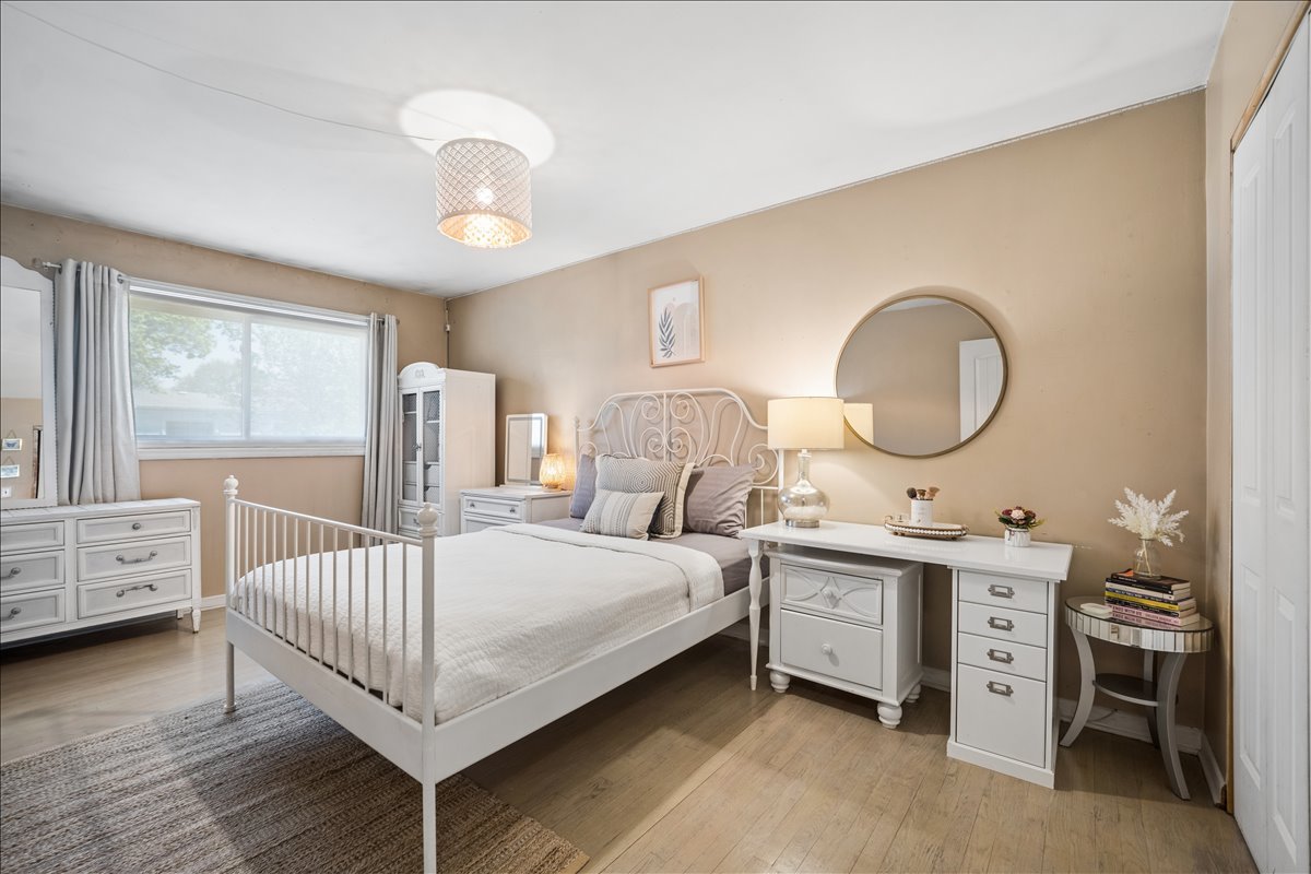 1739 N Windsor Drive, Arlington Heights, IL 60004