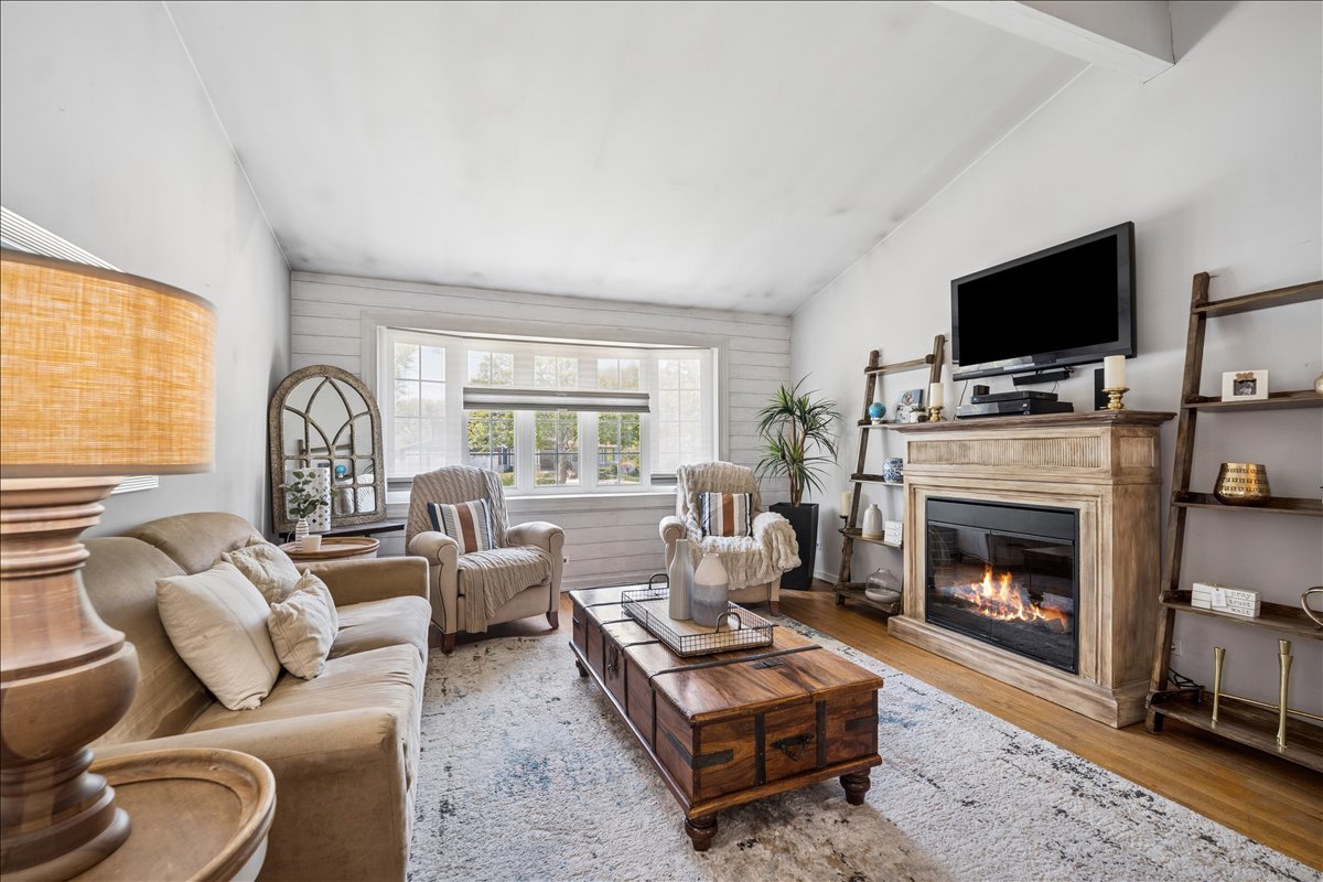 1739 N Windsor Drive, Arlington Heights, IL 60004