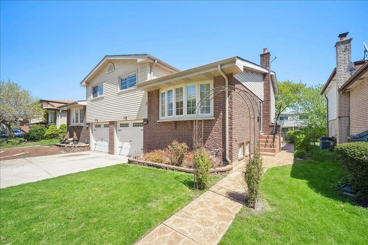 1739 N Windsor Drive, Arlington Heights, IL 60004