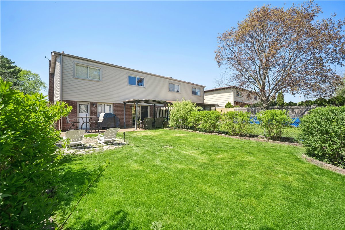 1739 N Windsor Drive, Arlington Heights, IL 60004