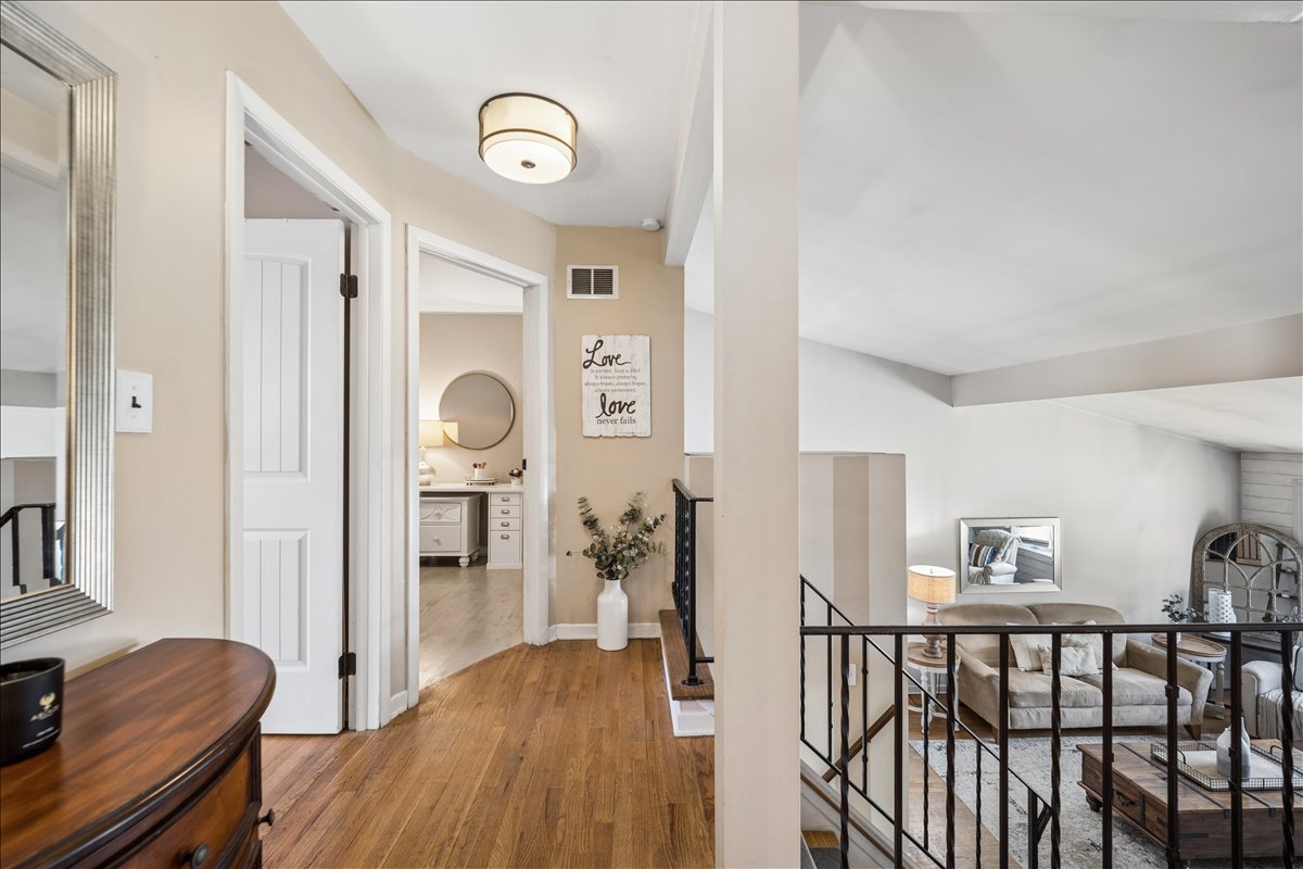 1739 N Windsor Drive, Arlington Heights, IL 60004