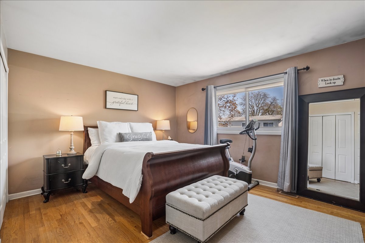 1739 N Windsor Drive, Arlington Heights, IL 60004