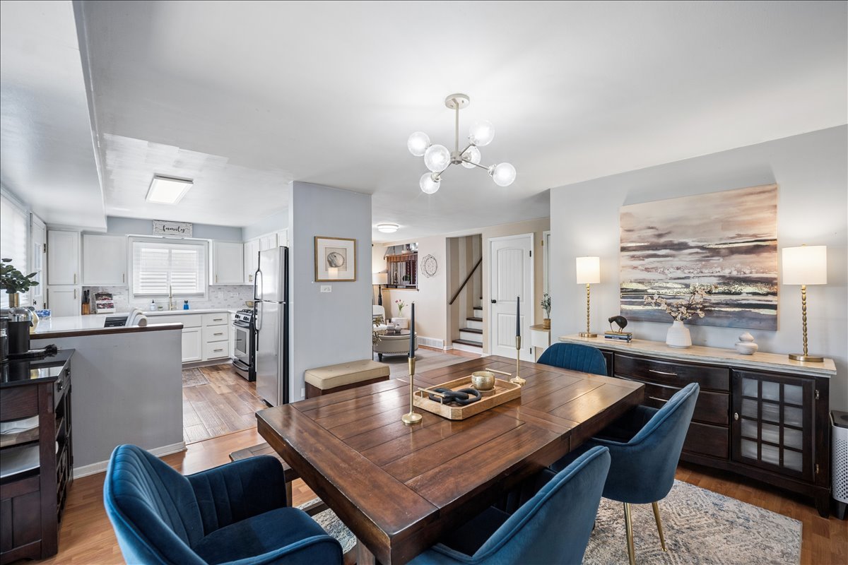 1739 N Windsor Drive, Arlington Heights, IL 60004