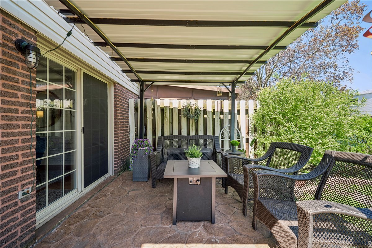 1739 N Windsor Drive, Arlington Heights, IL 60004