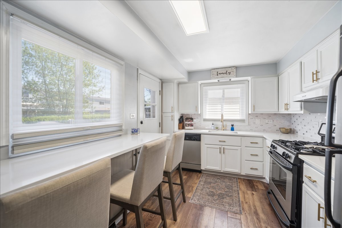 1739 N Windsor Drive, Arlington Heights, IL 60004