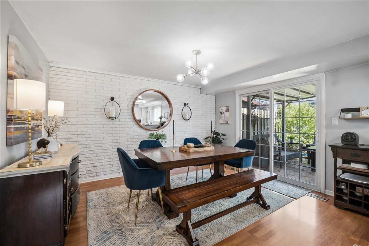 1739 N Windsor Drive, Arlington Heights, IL 60004