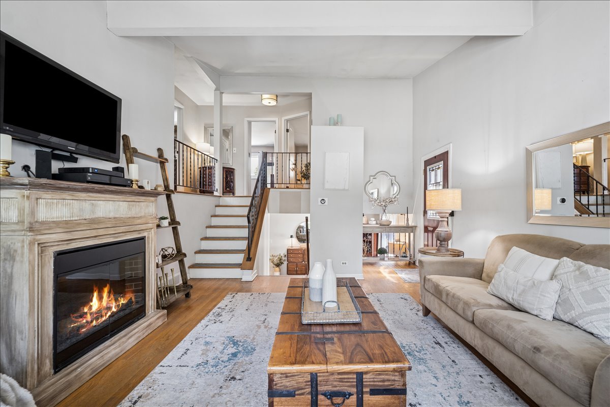 1739 N Windsor Drive, Arlington Heights, IL 60004