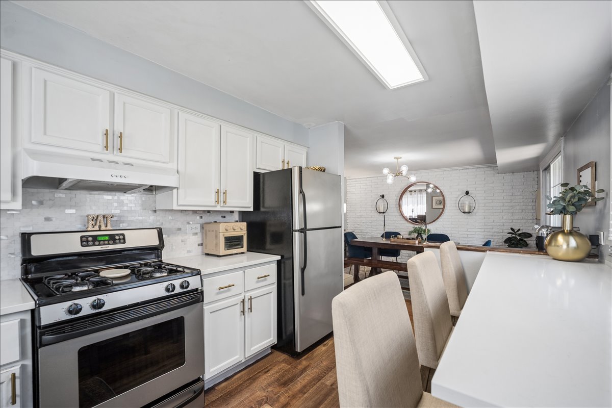 1739 N Windsor Drive, Arlington Heights, IL 60004