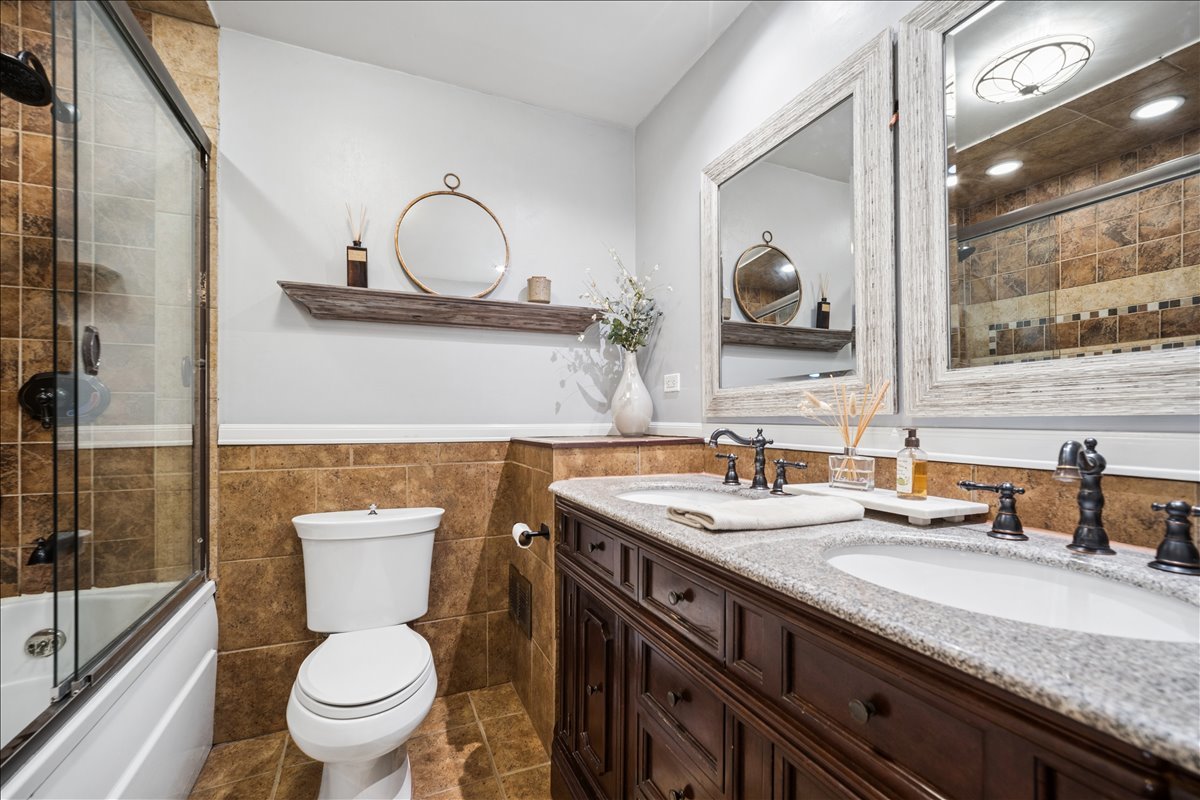 1739 N Windsor Drive, Arlington Heights, IL 60004