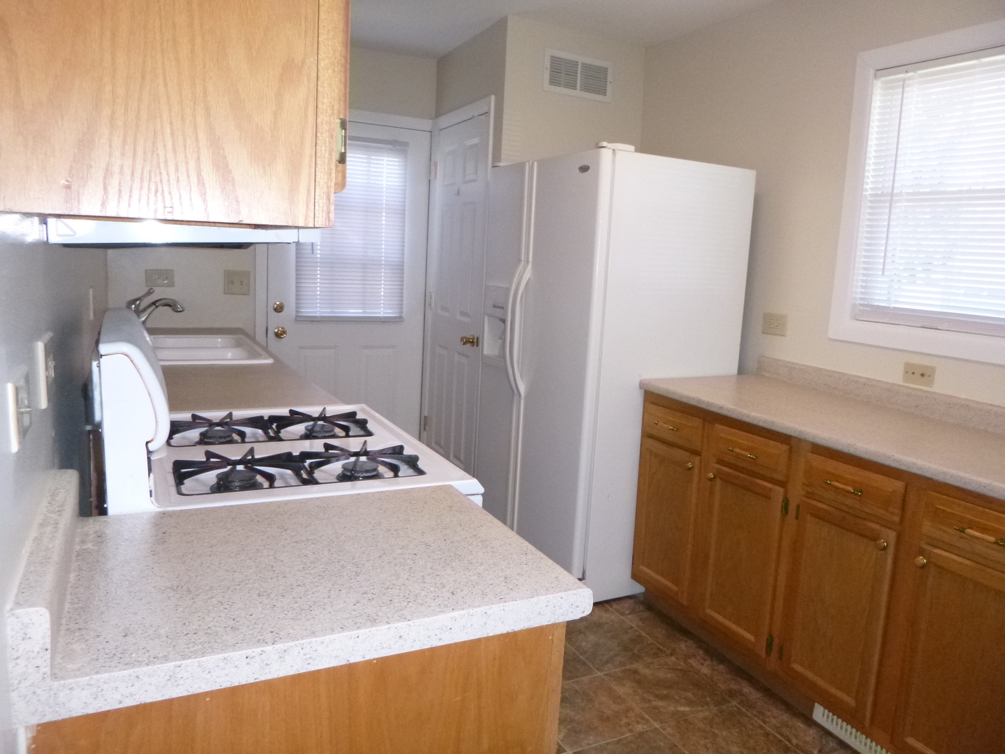 30 Aspen Lane, Carpentersville, IL 60110