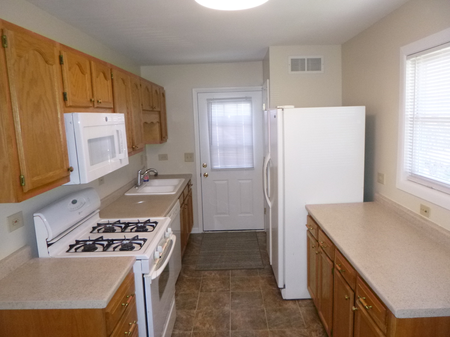 30 Aspen Lane, Carpentersville, IL 60110