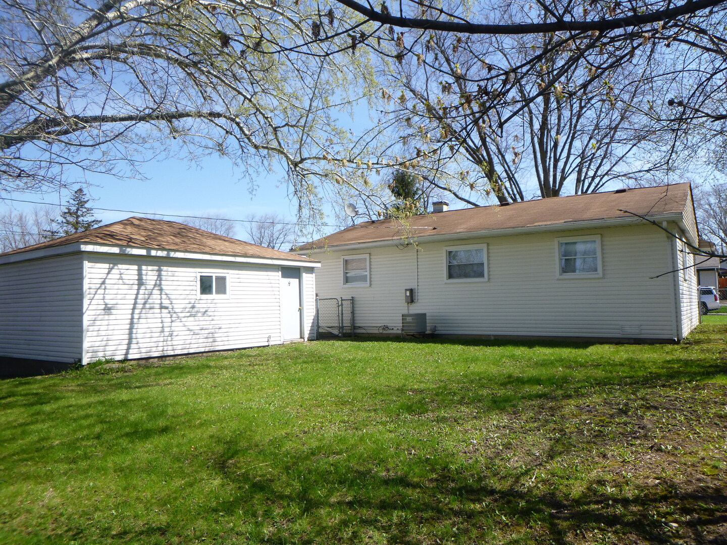 30 Aspen Lane, Carpentersville, IL 60110