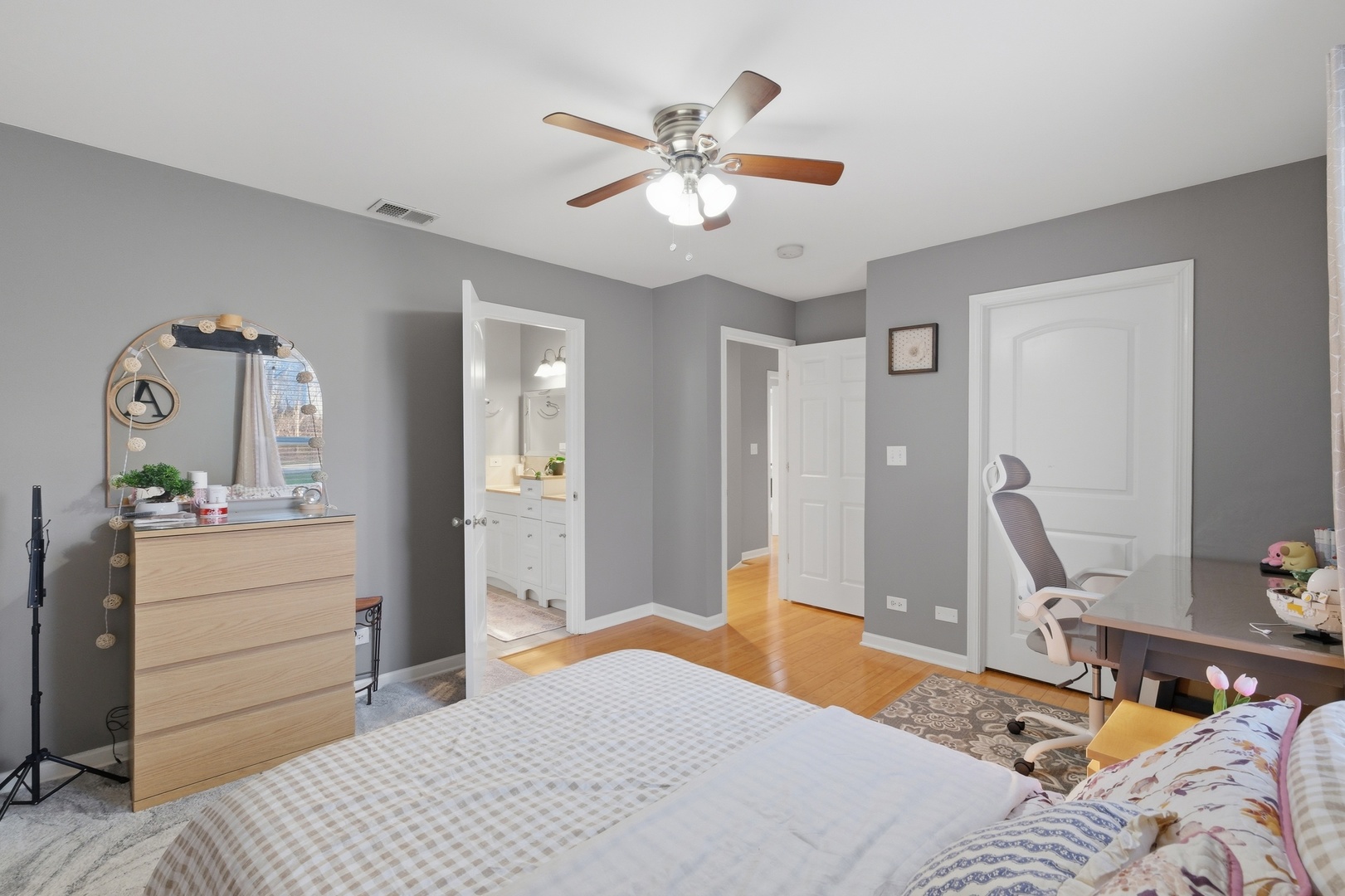 1405 Charles Avenue, Algonquin, IL 60102