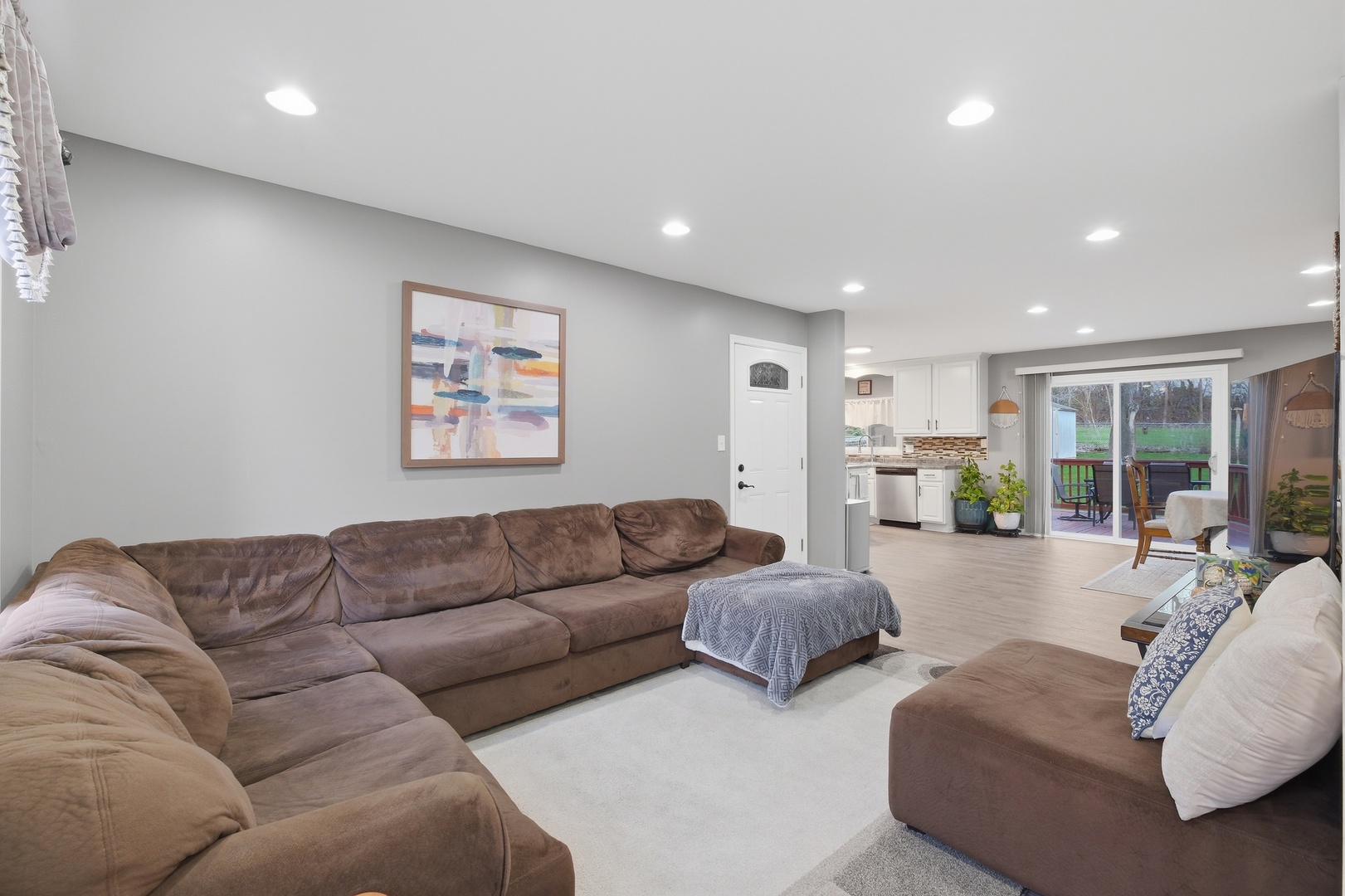 1405 Charles Avenue, Algonquin, IL 60102