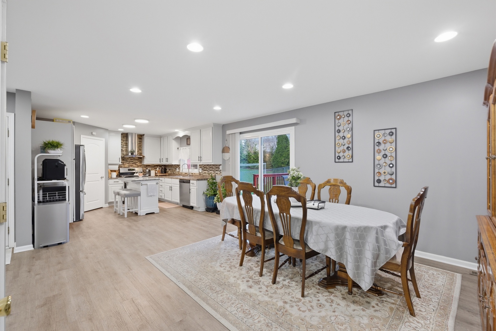 1405 Charles Avenue, Algonquin, IL 60102