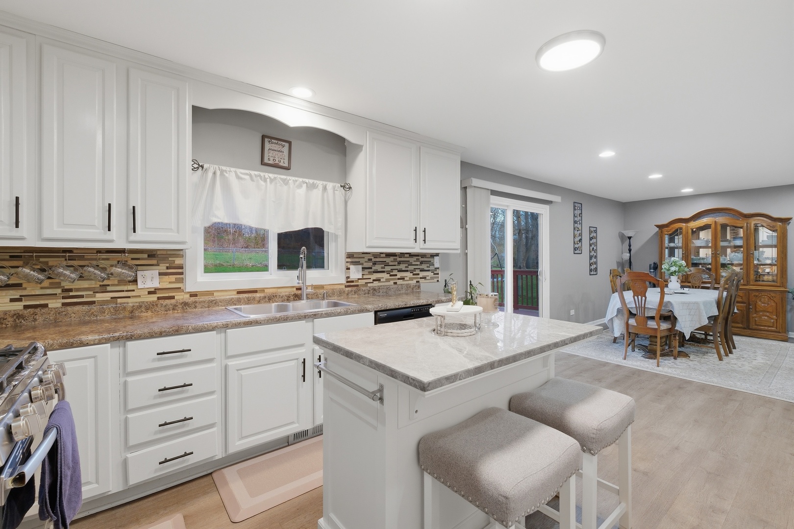 1405 Charles Avenue, Algonquin, IL 60102