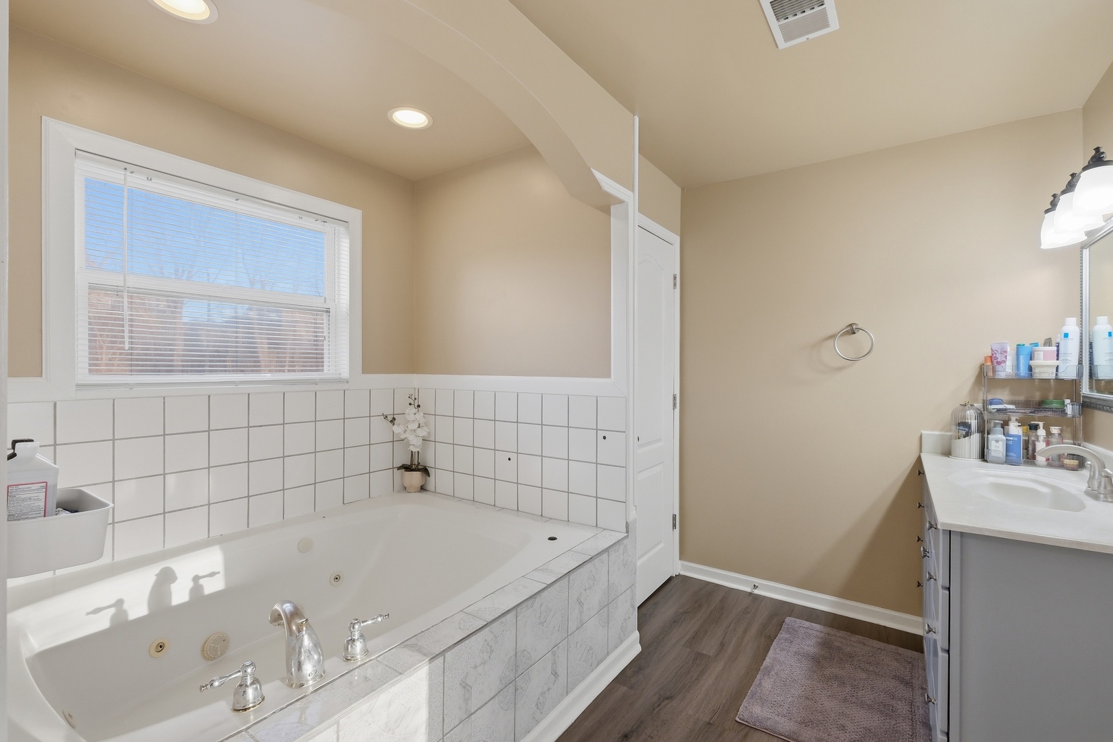 1405 Charles Avenue, Algonquin, IL 60102