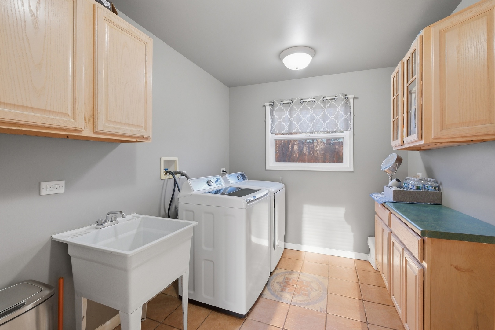 1405 Charles Avenue, Algonquin, IL 60102