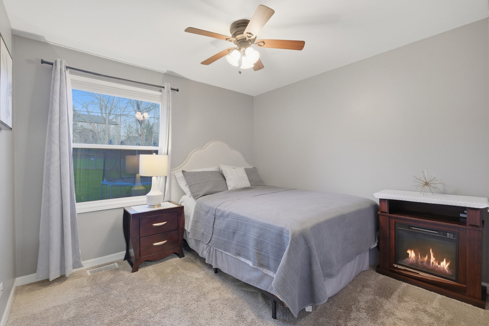 1405 Charles Avenue, Algonquin, IL 60102