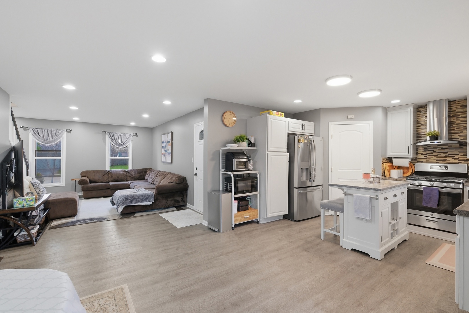 1405 Charles Avenue, Algonquin, IL 60102