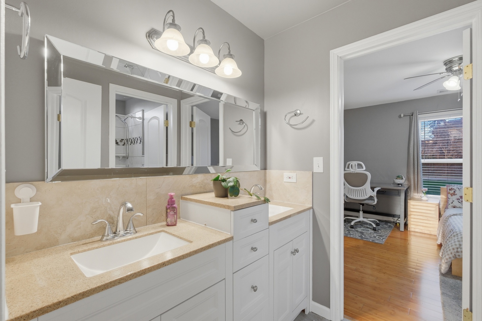 1405 Charles Avenue, Algonquin, IL 60102