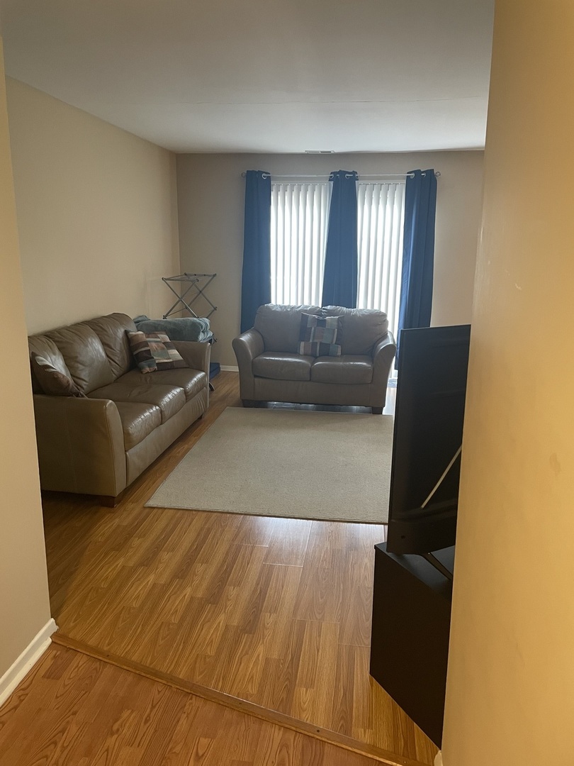 3314 Greenwich Lane, Island Lake, IL 60042