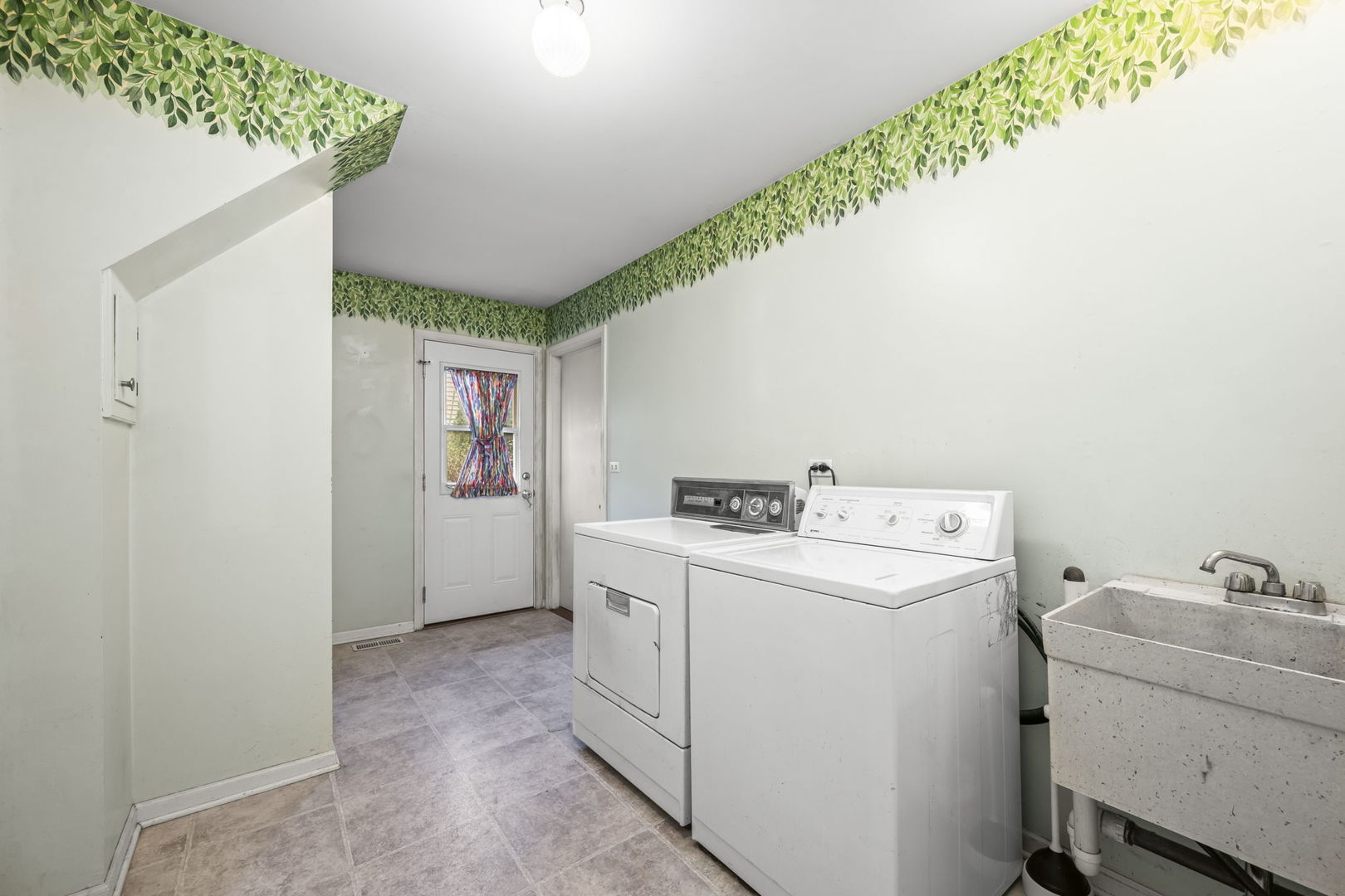 1402 N Harvard Avenue, Arlington Heights, IL 60004