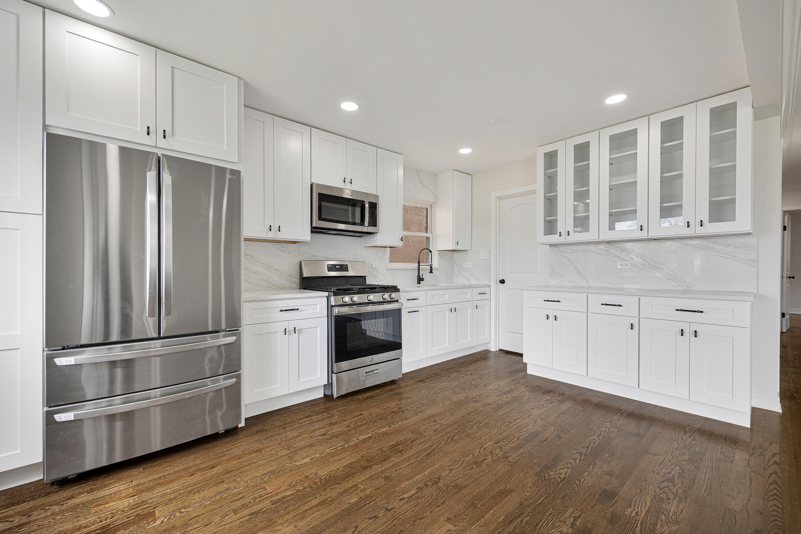 7727 New England Avenue, Burbank, IL 60459