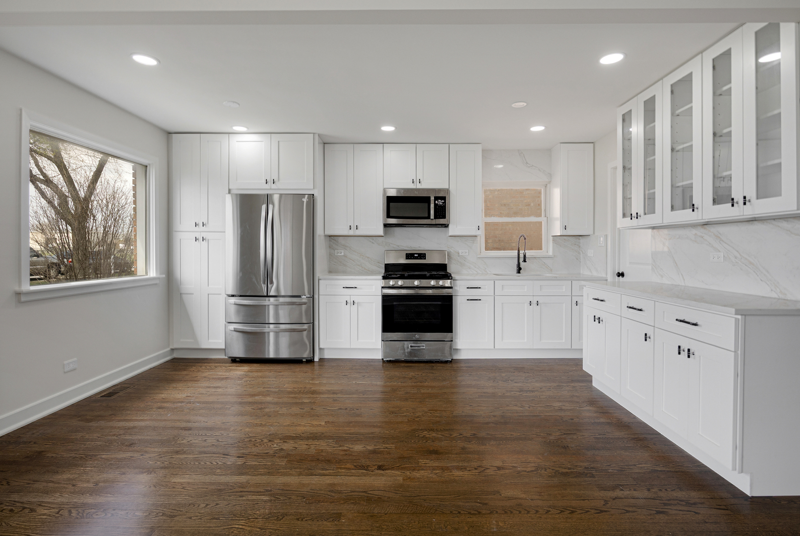 7727 New England Avenue, Burbank, IL 60459