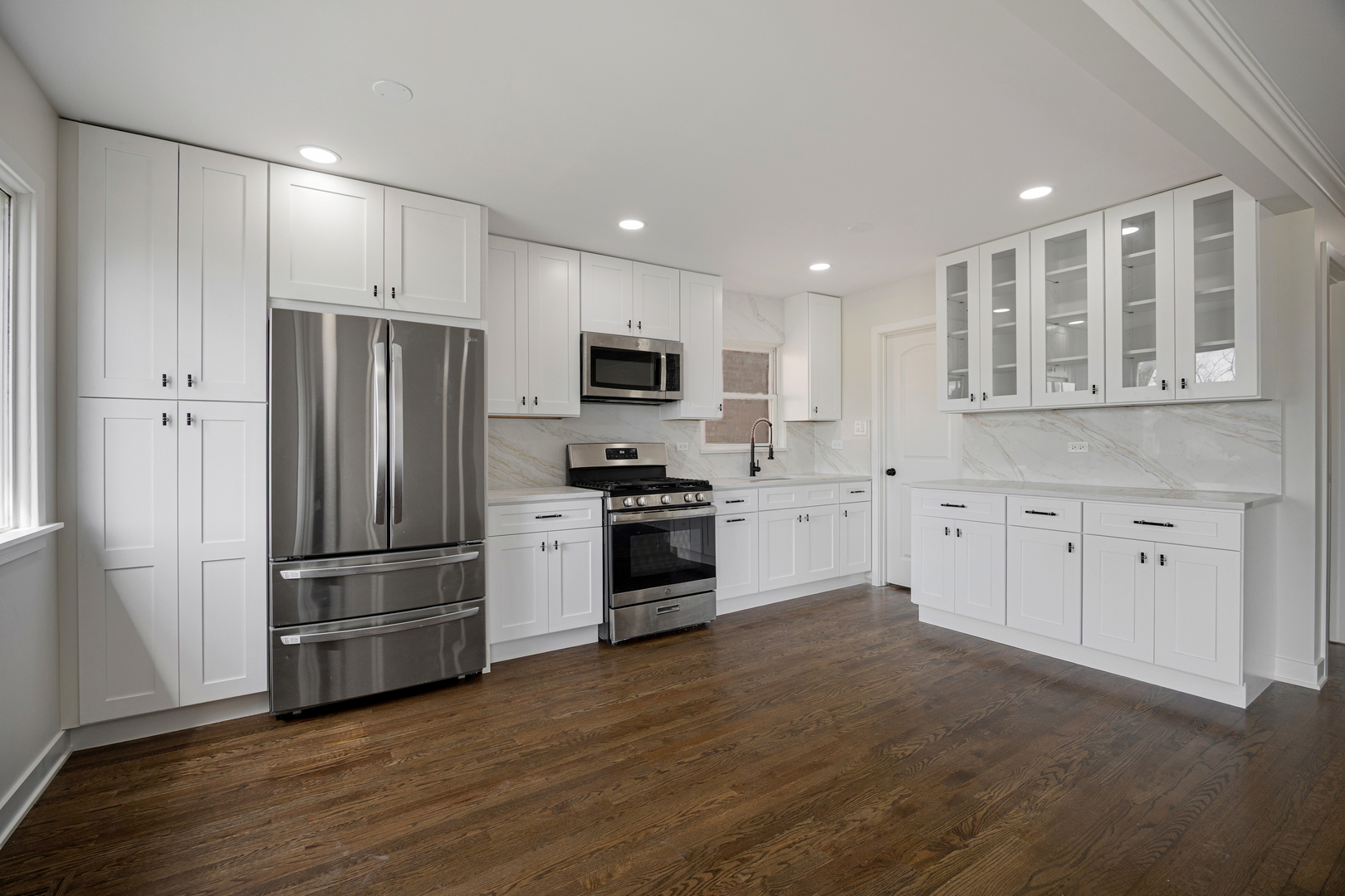 7727 New England Avenue, Burbank, IL 60459