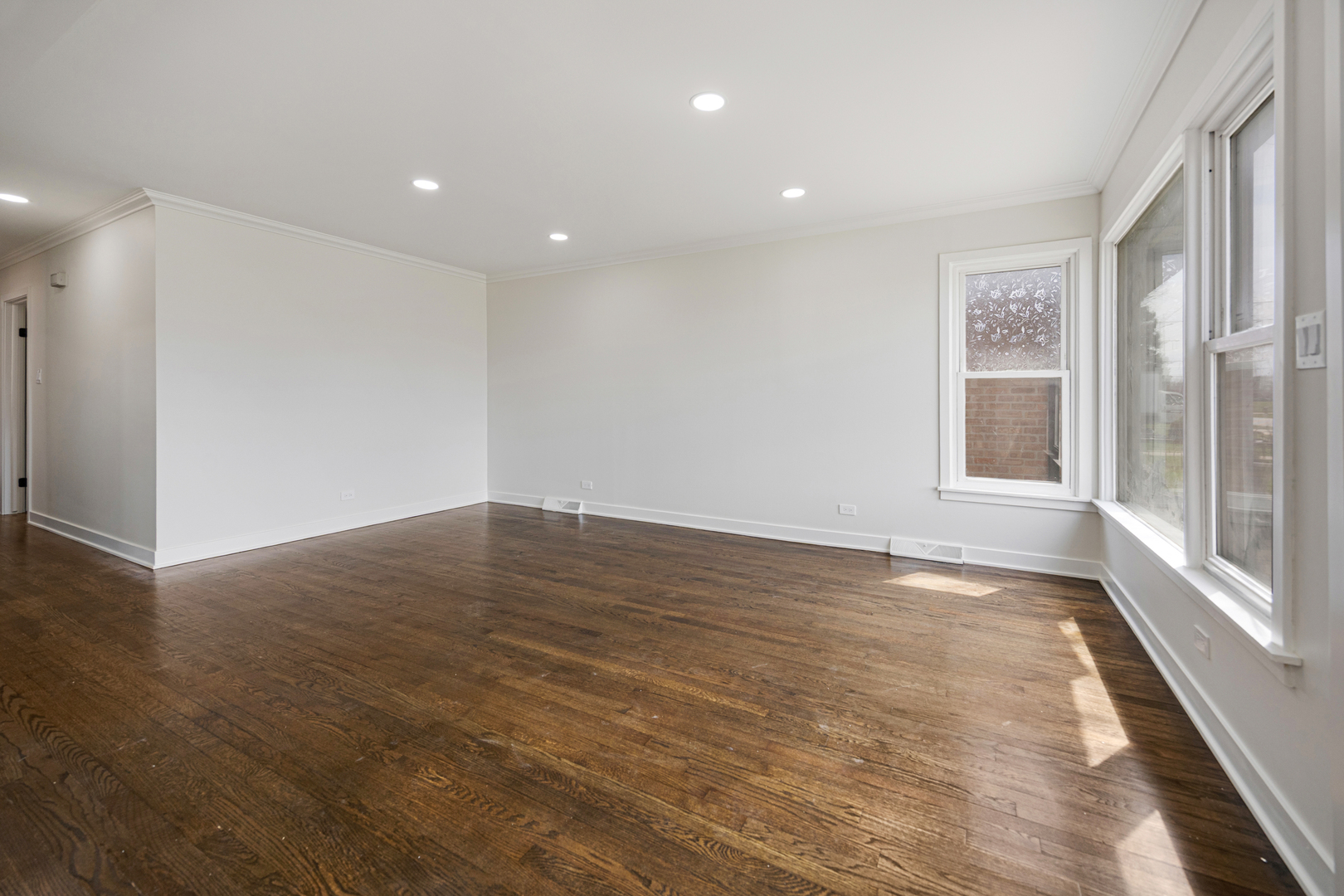 7727 New England Avenue, Burbank, IL 60459