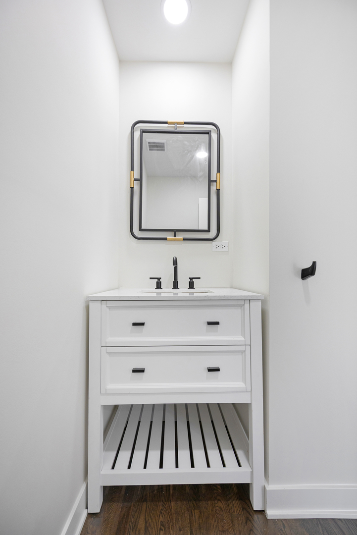 7727 New England Avenue, Burbank, IL 60459