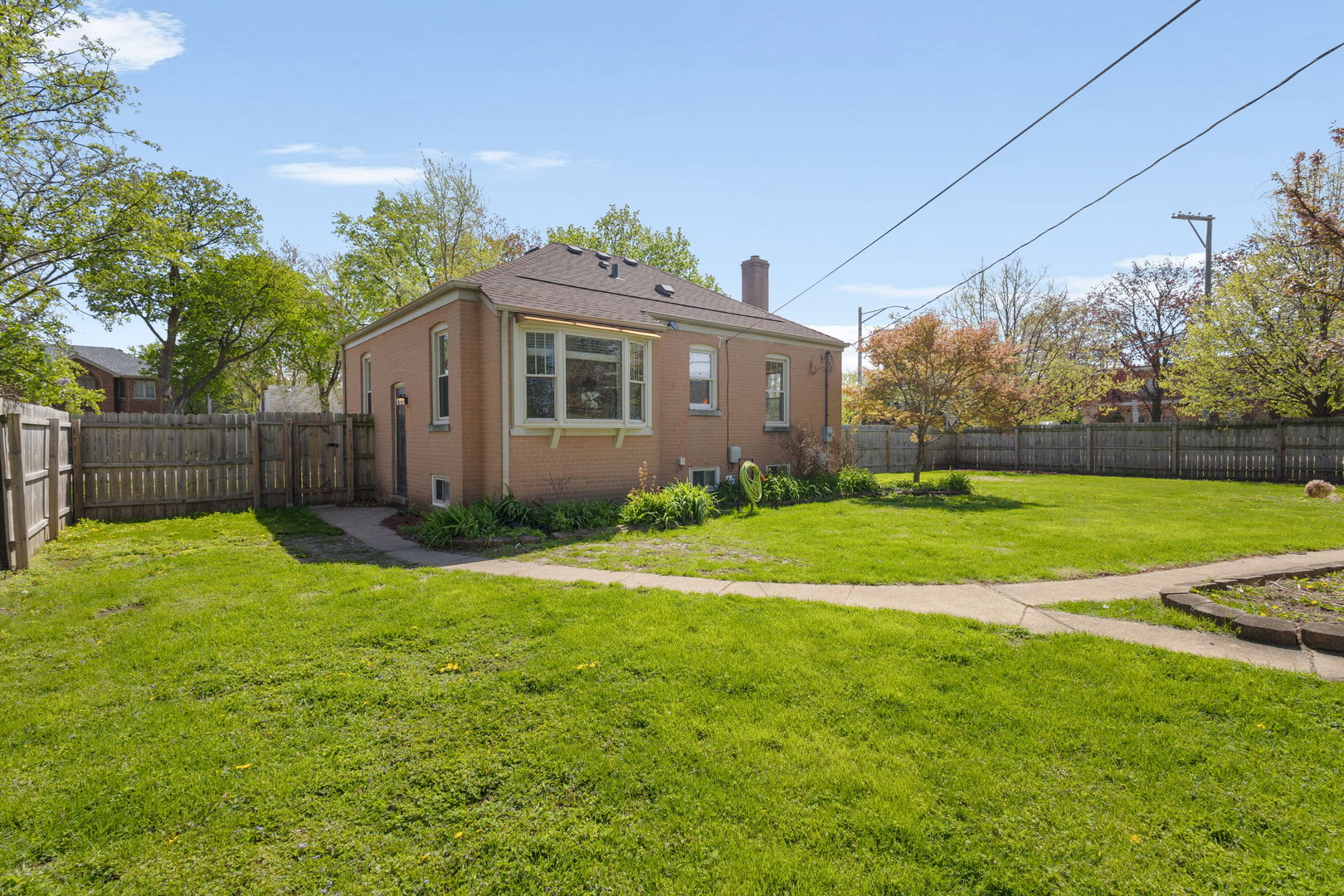 132 Hiawatha Drive, Clarendon Hills, IL 60514