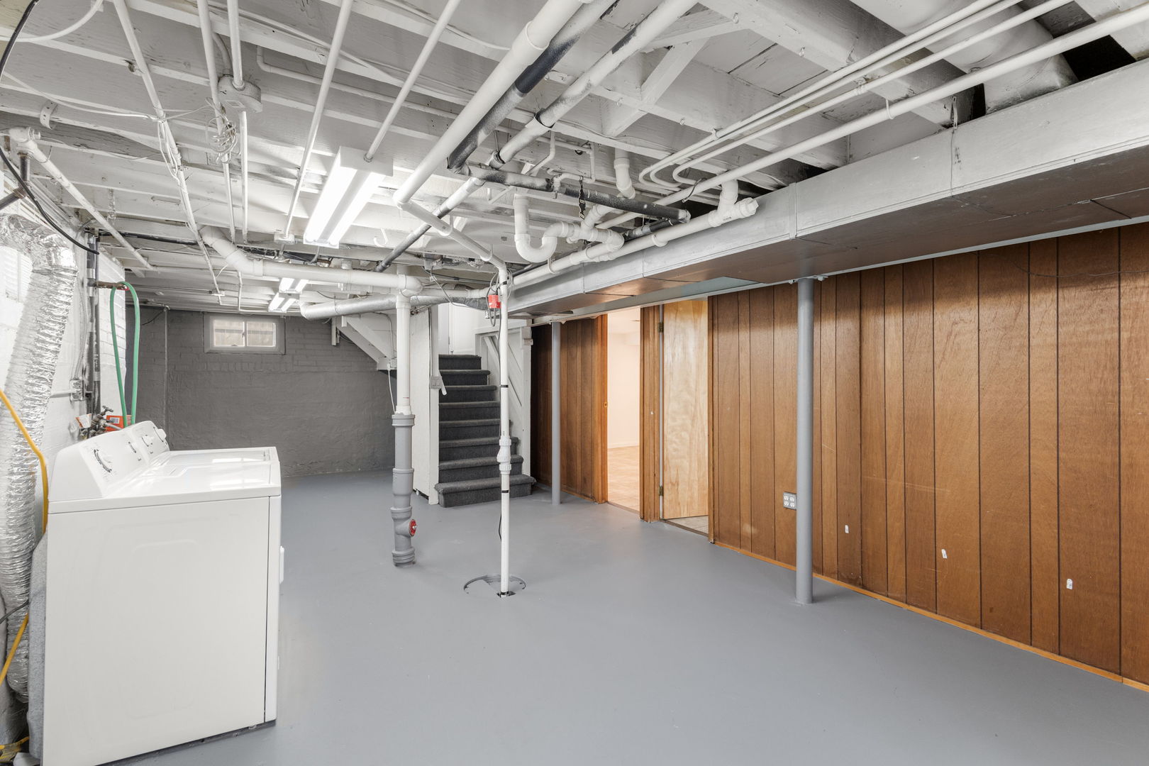 132 Hiawatha Drive, Clarendon Hills, IL 60514