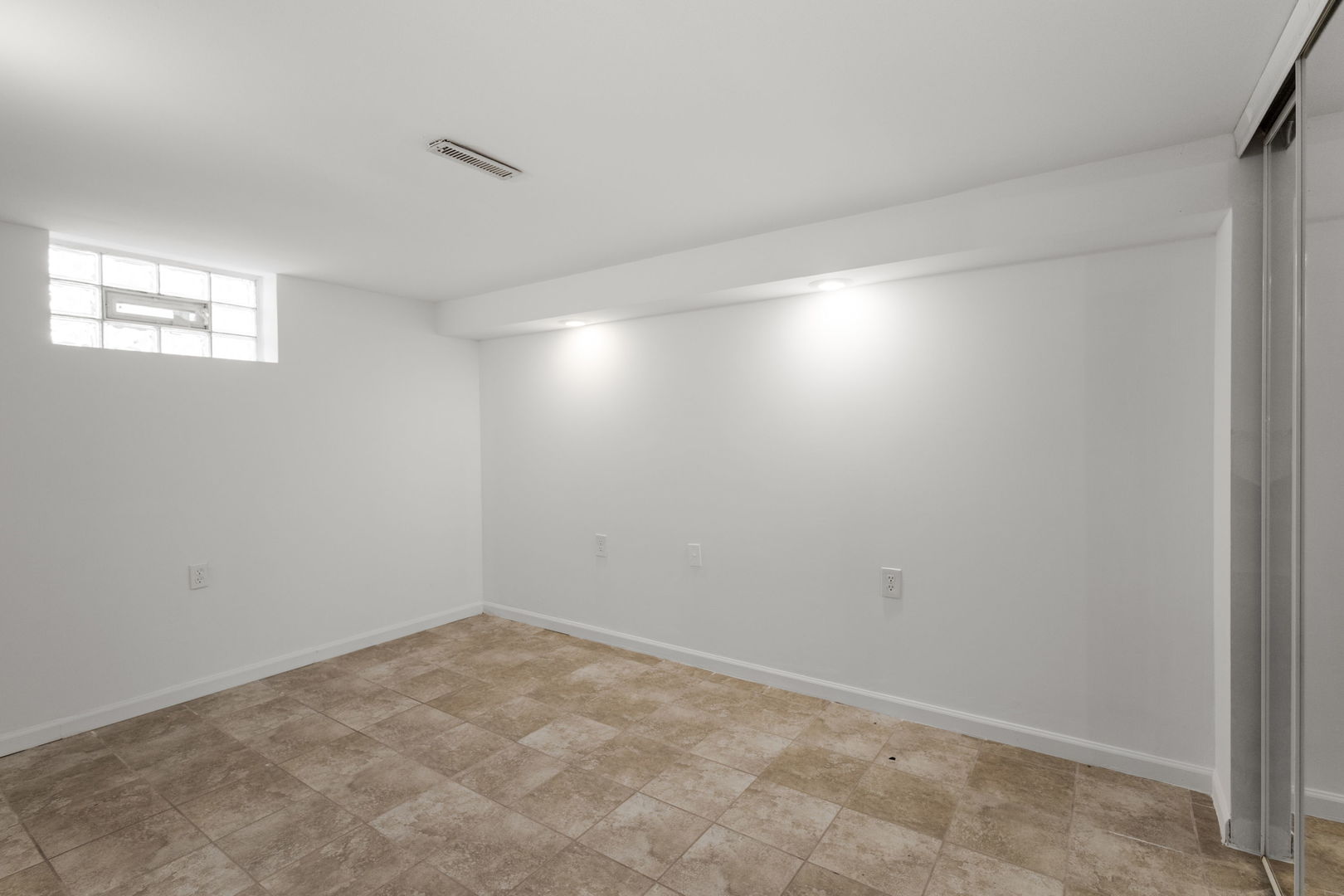 132 Hiawatha Drive, Clarendon Hills, IL 60514