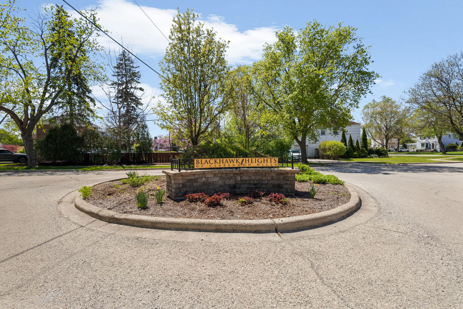 132 Hiawatha Drive, Clarendon Hills, IL 60514