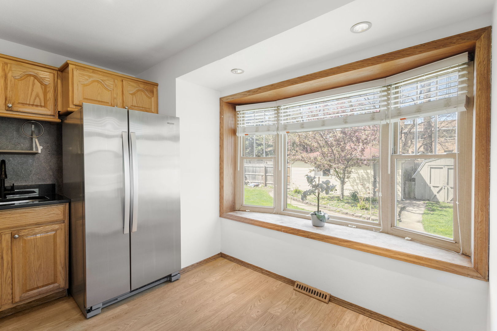 132 Hiawatha Drive, Clarendon Hills, IL 60514