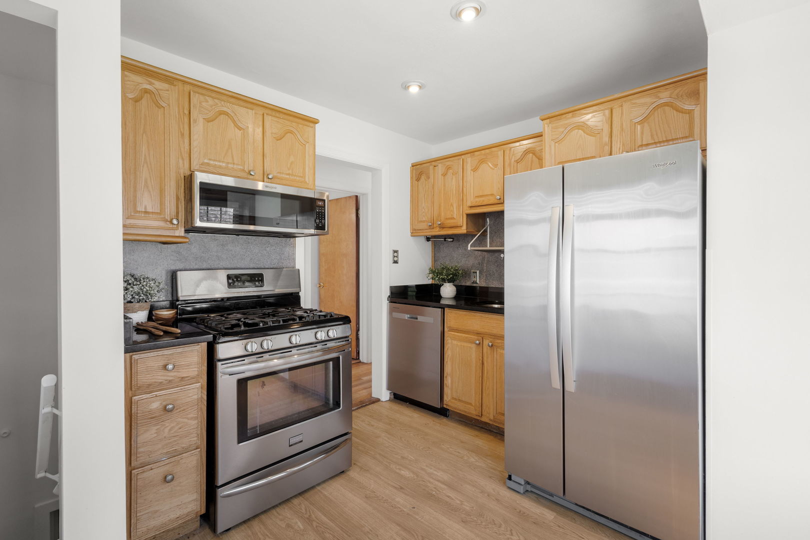 132 Hiawatha Drive, Clarendon Hills, IL 60514