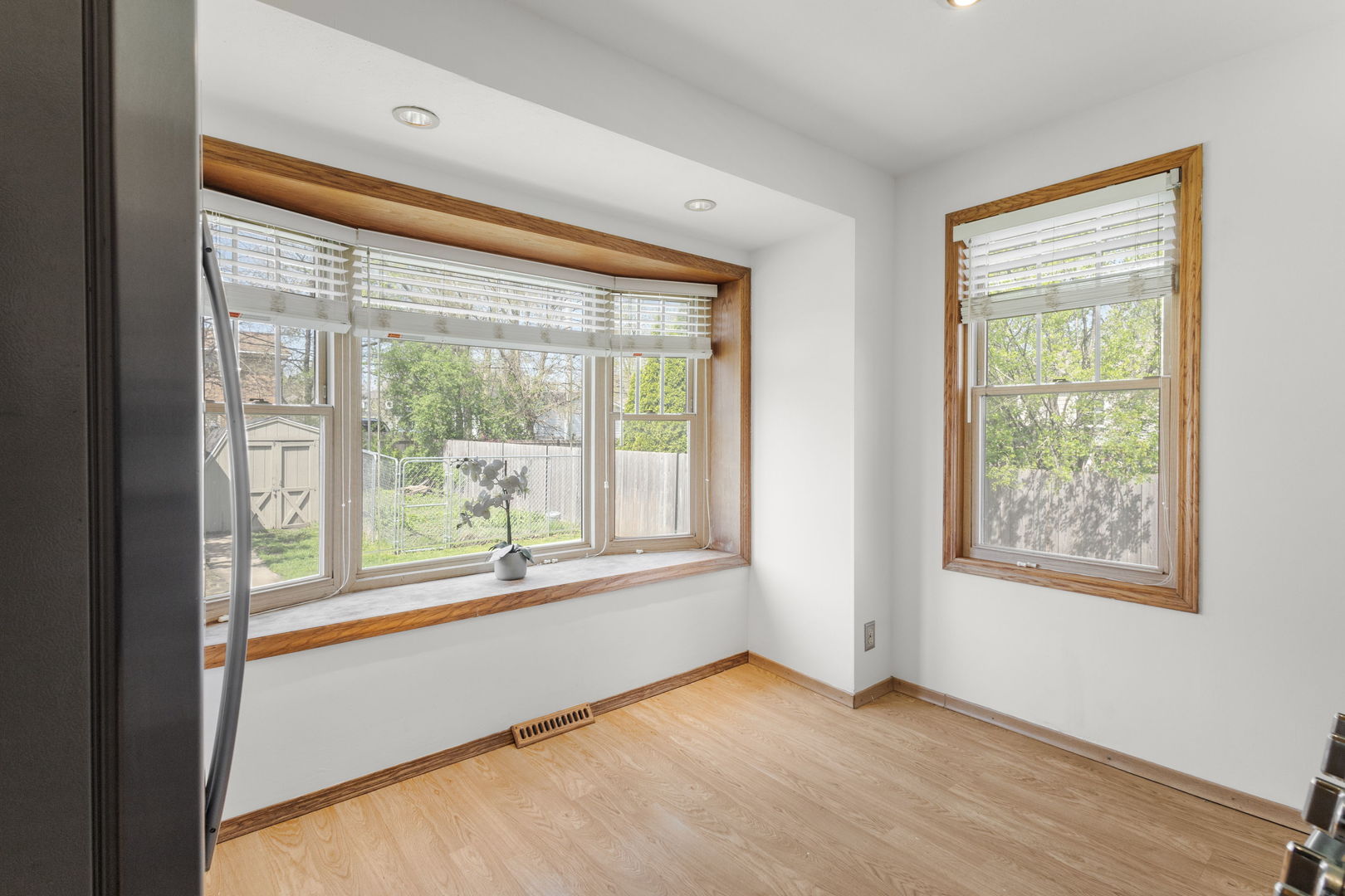 132 Hiawatha Drive, Clarendon Hills, IL 60514