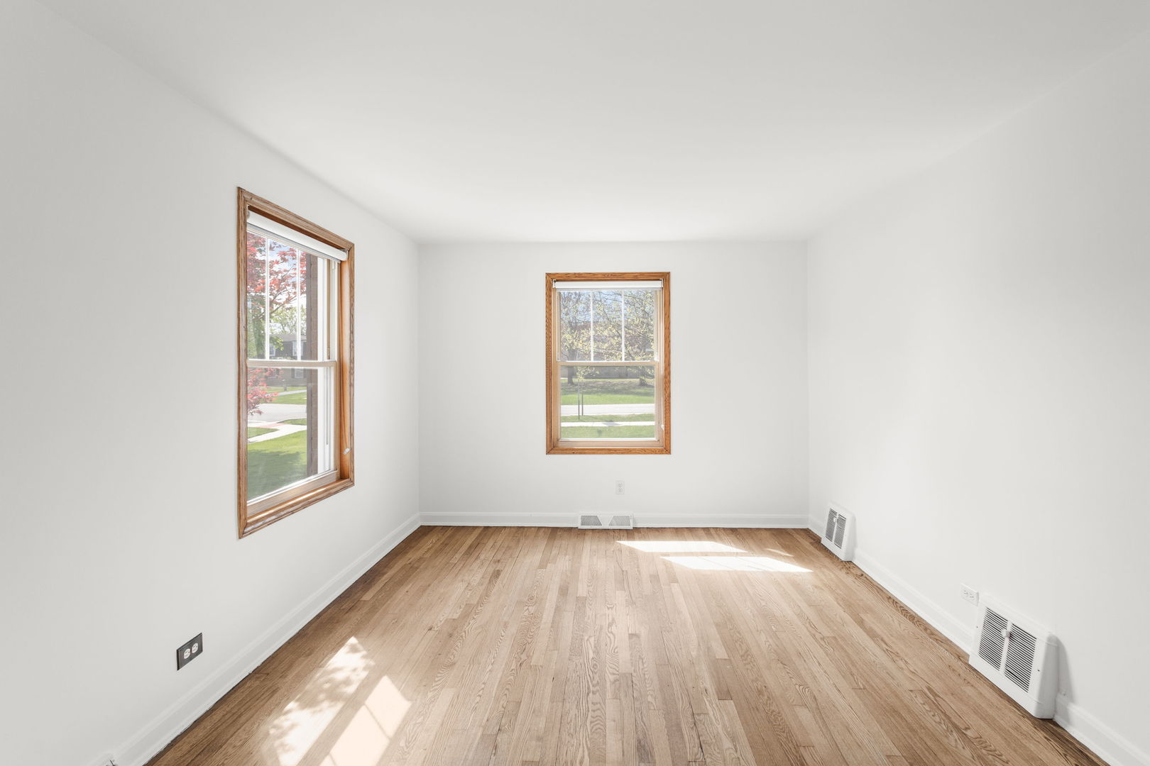 132 Hiawatha Drive, Clarendon Hills, IL 60514